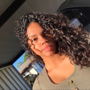 Meet your Posher, Juliana